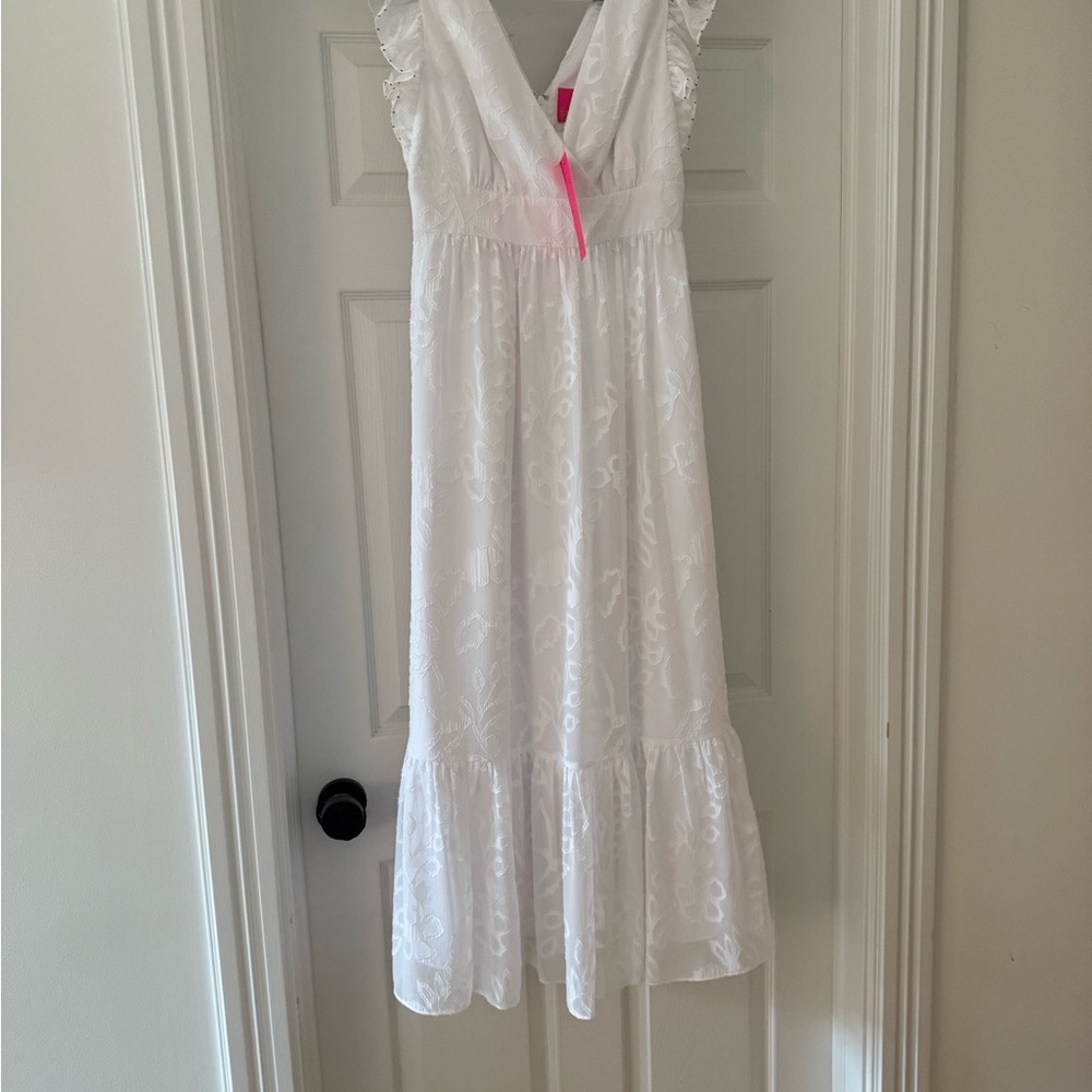 White Sleeveless Lace Dress